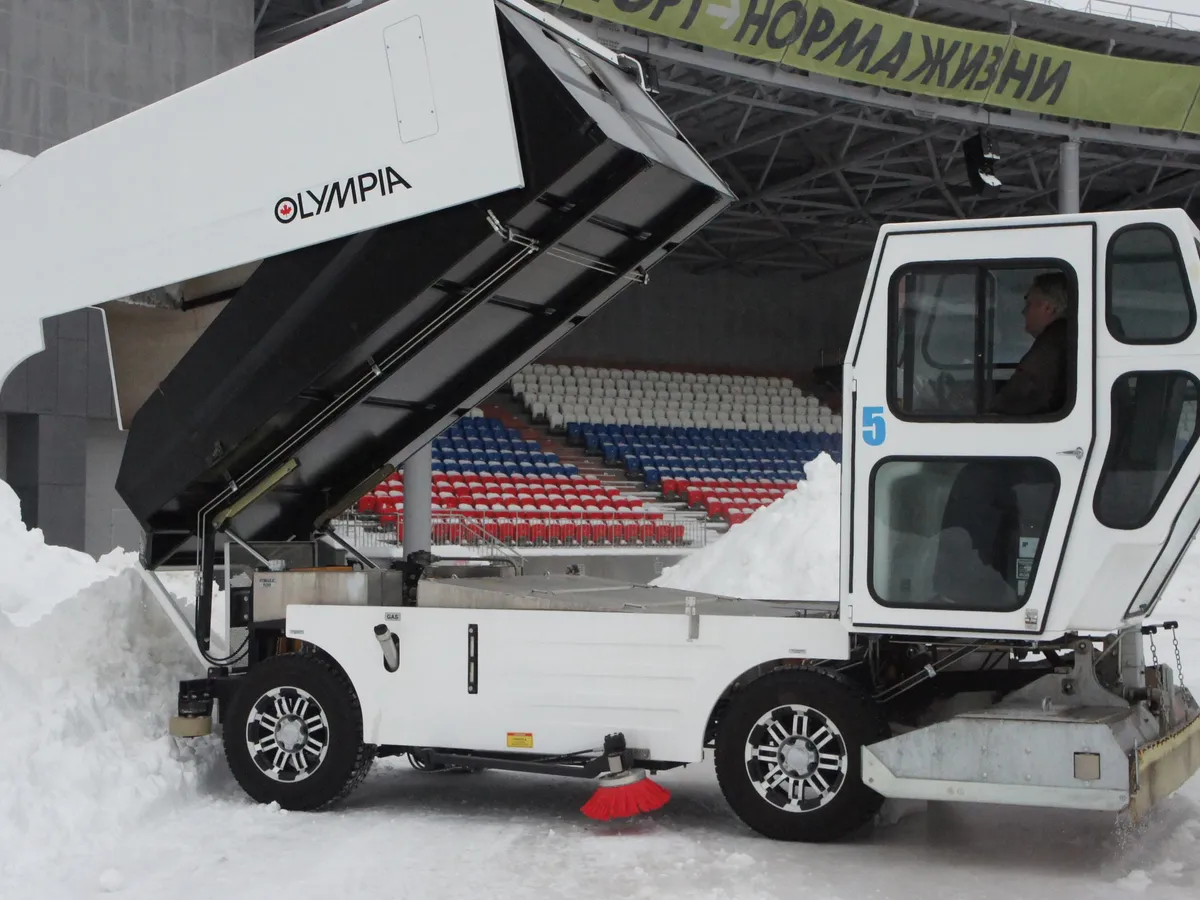 Магнитогорский "Металлург" продолжил выездную серию матчем в Хабаровске против "Амура"