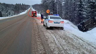 В Коми внедорожник с пассажиром-подростком вылетел в кювет: девушка в больнице