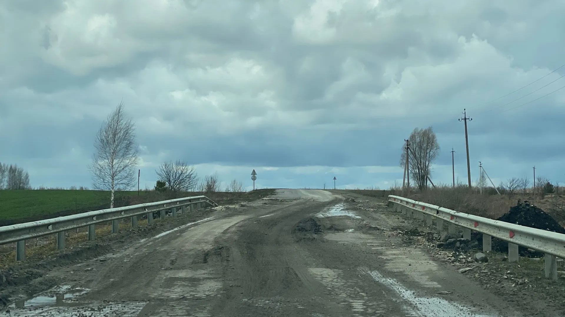 «Наши передвижения — квест на выживание»: под Шацком грузовики крушат трёхлетнюю дорогу
