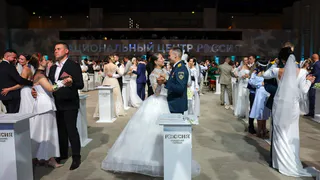 Пять пар владимирских молодоженов поженились на Всероссийском свадебном фестивале в Москве