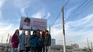 «Мы боимся давать детям отечественный инсулин». Родители детей-диабетиков повесили на в центре Рязани кричащий о помощи баннер