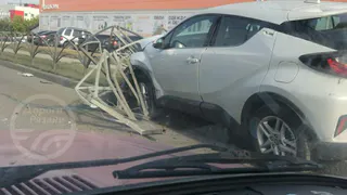 На проезде Яблочкова в Рязани Toyota влетела в металлическое ограждение