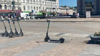 Подросток на электросамокате попал в аварию на рязанской улице