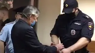 “Сначала шей тапочки, а репетируй в свободное время”: Михаил Ефремов может возглавить театр в рязанской колонии