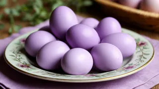 Сиреневый оттенок для пасхальных яиц: метод окрашивания природными средствами – результат поразит красотой