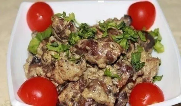 Куриные сердечки в соусе