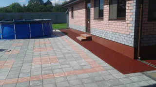 Резиновая крошка своими руками: сделал без лишних хлопот дорожку, по которой не страшно ни в дождь, ни в гололёд