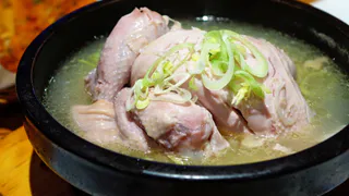 Нужно ли сливать «первую воду» при варке мяса? Секрет вкуснейшего бульона раскрыл шеф-повар