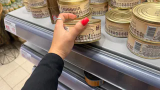 Премиум-тушенка за 110 рублей из «Магнита». Показываю, сколько на самом деле мяса в этой банке - честный отзыв