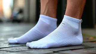 Всего 4 ложки в таз — и даже самые затоптанные носки станут белее снега: простой и очень полезный совет