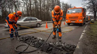 В РТ на региональных дорогах начался ямочный ремонт дорог