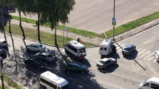 В Брянске в ДТП с маршруткой и легковушкой пострадали 4 человека