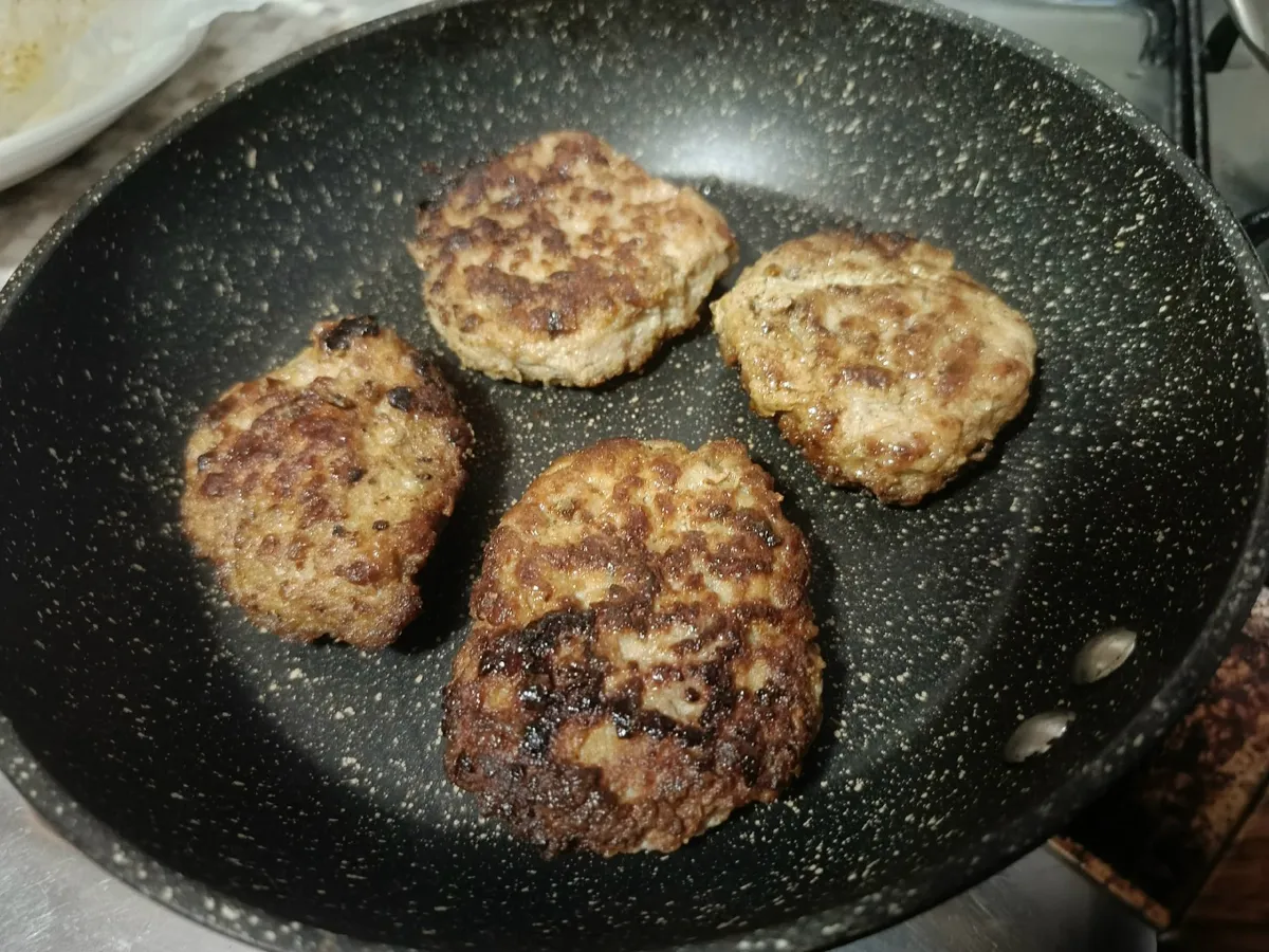 Добавляли это при готовке — и котлеты получались как в столовой СССР: хруст снаружи, сок внутри