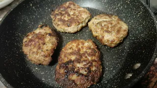 Добавляли это при готовке — и котлеты получались как в столовой СССР: хруст снаружи, сок внутри