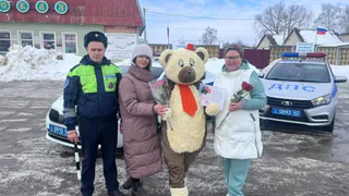 В Шацком районе прошла акция «Цветы для автоледи»
