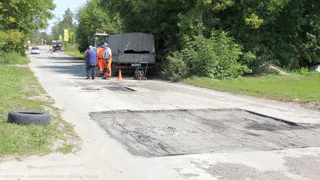 Рязанские дорожники заделали ямы на девяти улицах
