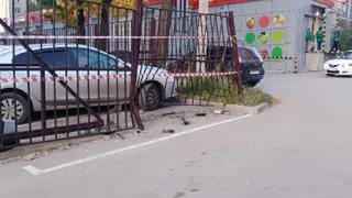 Прокатились с ветерком: на Пугачева молодые люди на “четырнадцатой” снесли забор