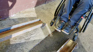 Поликлиника без доступа: в Челябинской области проверка вскрыла нарушения прав инвалидов