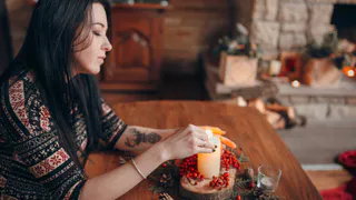 В России появилась новая мода на новогодние корпоративы: вызывают гадалок