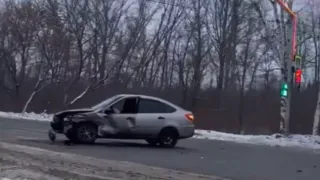 Две легковушки сильно пострадали в аварии на выезде из Пензы