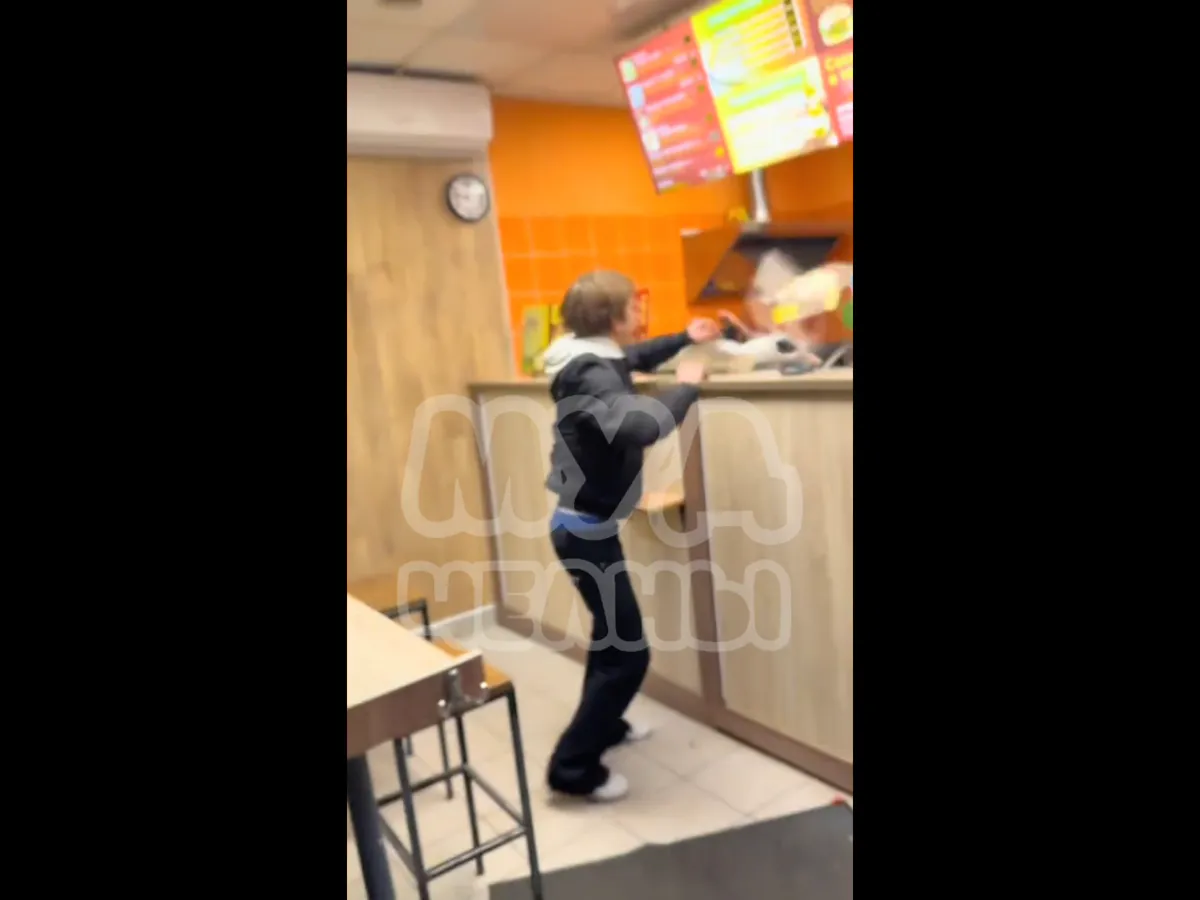 Подростки из Набережных Челнов устроили дебош в шаурмичной ради квартиры