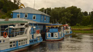 Прогулки на теплоходе - пристань у Рязанского Кремля