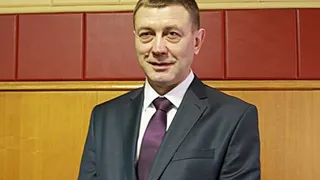 "Не взял бы даже водителем": прокурор требует увольнения судимого чиновника из мэрии Брянска