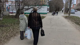 Независимо от дохода. С июня к пенсии прибавят по 2900 рублей