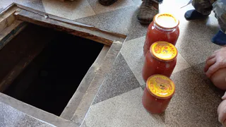 Сосед залил бетонный погреб за 5000 рублей: применил «метод шиномонтажника» со старыми покрышками - в строительных фирмах об этом не расскажут