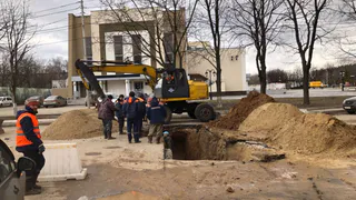 Внимание, водители: улицу Коломенскую перекопали, ищите объезд