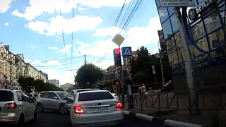 В Рязани возле торгового центра "Атрон" произошло ДТП. Видео