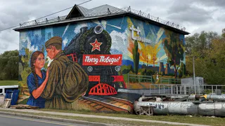 Здание тепловых сетей во Владимире украсили муралом к 80-летию Победы