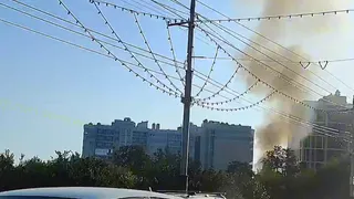 На Калинина сильно горит деревянное здание