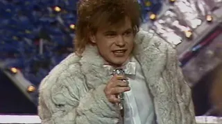 В 90-е слова этой нелепой песни знали все: сейчас даже группу не вспомнят