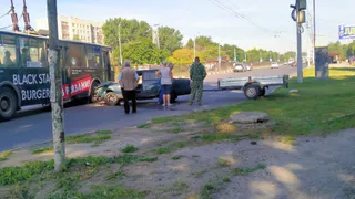 Пришлось в пробке постоять: на Московском шоссе разбились два автомобиля