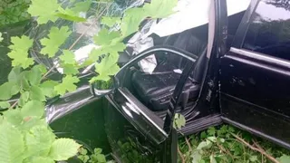 В Чувашии Volvo столкнулась с деревом