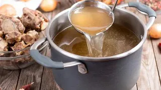 Из оставшихся котлет можно сделать суп