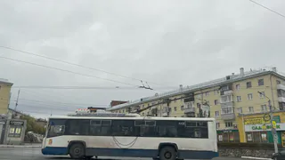 Водитель казанского троллейбуса отстранён от работы после драки с пассажиром