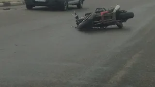 Около Торгового городка мотоциклист попал в ДТП