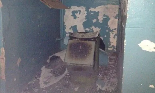 Брошенный окурок, большие проблемы: в Нижнекамске из-за пожара разрушился мусоропровод