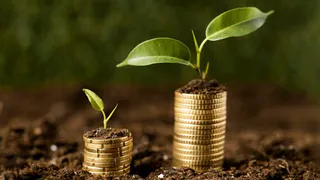 Экономист Михаил Хазин прогнозирует падение доллара и рекомендует россиянам инвестировать в золото