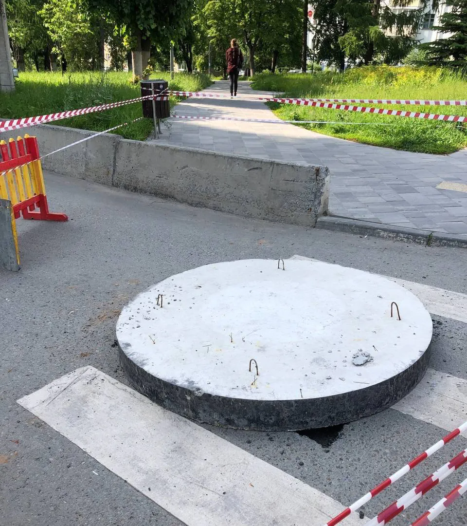 В Чебоксарах прокуратура проверяет провал на переходе