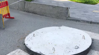 В Чебоксарах прокуратура проверяет провал на переходе