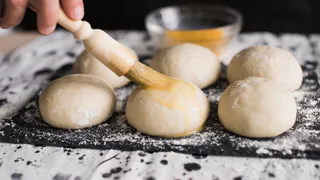 Не сода и не разрыхлитель: что нужно добавить в тесто, чтобы пирожки стали в несколько раз пышнее: об этом знают единицы