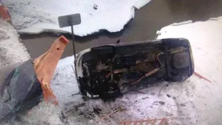 Под Рязанью Лада Приора улетела с моста в реку