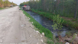 В Коми перевернулся нефтевоз
