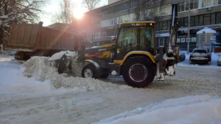 Застройщики безвозмездно помогают очищать улицы от снега