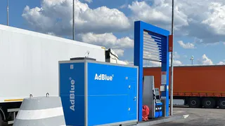 Сеть АЗС «Газпромнефть» расширяет сервис заправки экологическим реагентом AdBlue для дизельных автомобилей