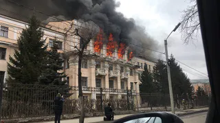 В центре Рязани на улице Каширина пожар тушат 8 спецмашин