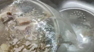 Нужно ли снимать пенку при варке мяса – ответ экспертов вас шокирует